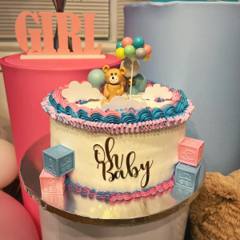 Baby shower cake
